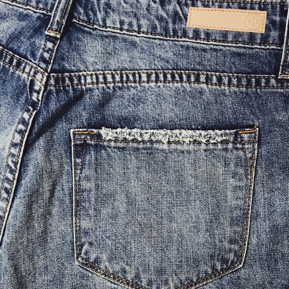 Distressed Cutoff Shorts - Picture 5 of 6